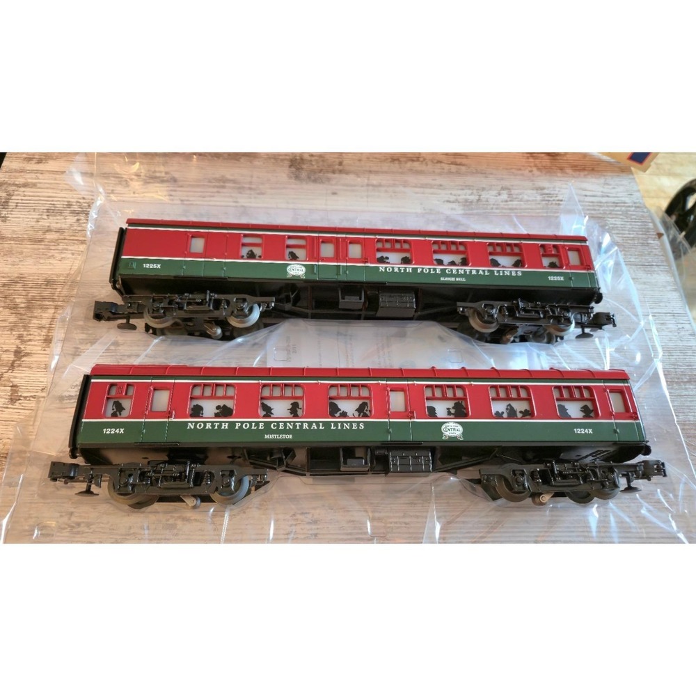 Lionel North Pole Central Victorian Christmas Passenger Cars 6-35250 - NIB - Picture 2 of 16